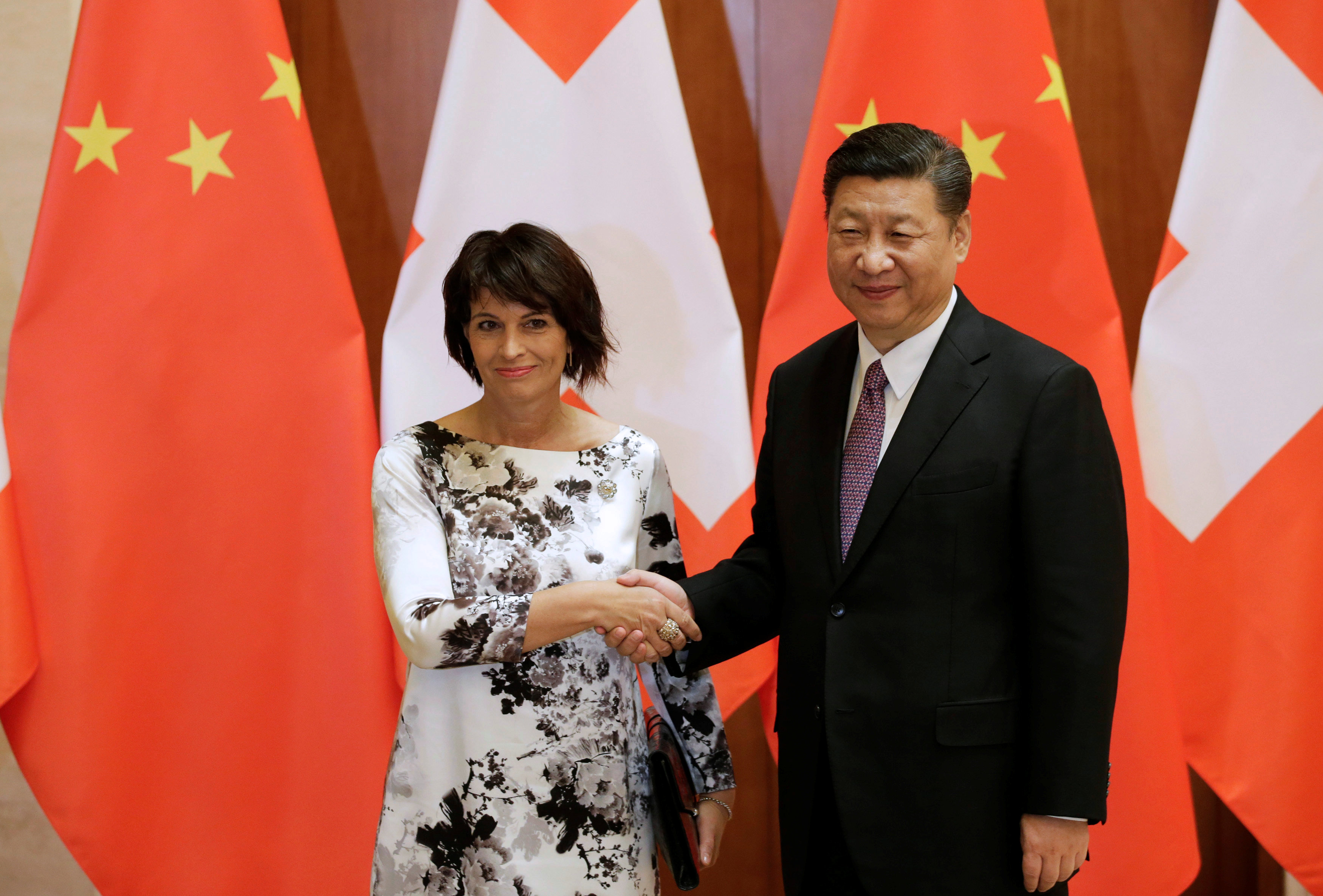 الرئيس الصينى يستقبل رئيسة سويسرا بمنتدى الطريق والحزام