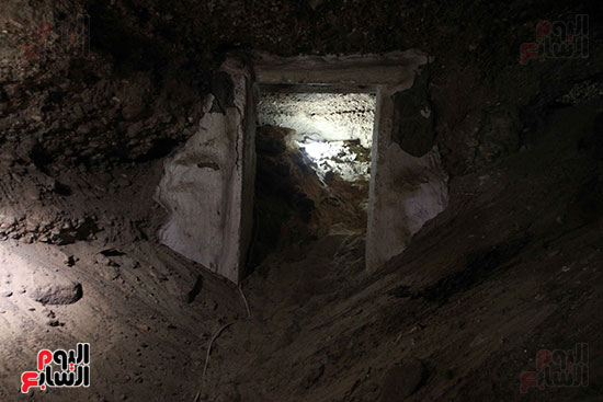 اكتشاف أول مقبرة فى تاريخ مصر الوسطى تضم 18 مومياء بالمنيا (29)