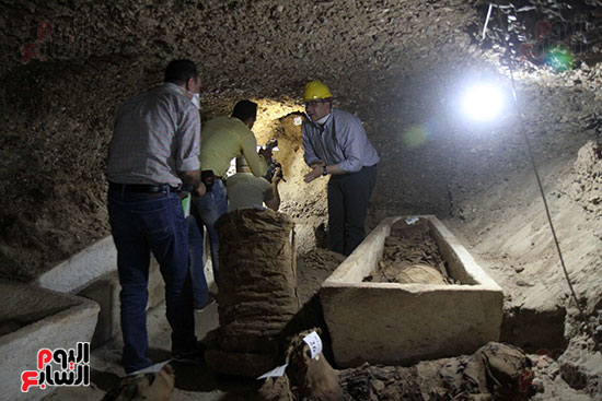 اكتشاف أول مقبرة فى تاريخ مصر الوسطى تضم 18 مومياء بالمنيا (6)