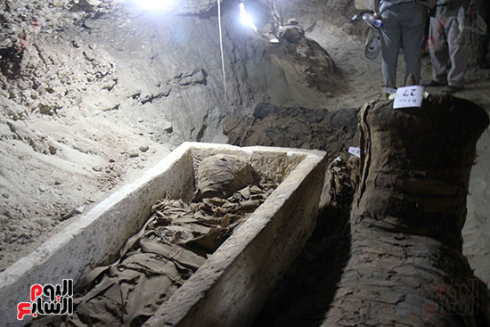 اكتشاف أول مقبرة فى تاريخ مصر الوسطى تضم 18 مومياء بالمنيا (3)