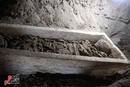 اكتشاف أول مقبرة فى تاريخ مصر الوسطى تضم 18 مومياء بالمنيا (5)