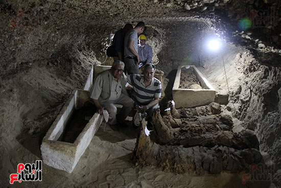 اكتشاف أول مقبرة فى تاريخ مصر الوسطى تضم 18 مومياء بالمنيا (39)