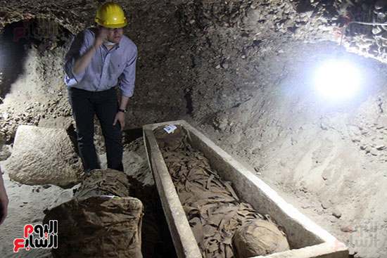 اكتشاف أول مقبرة فى تاريخ مصر الوسطى تضم 18 مومياء بالمنيا (2)