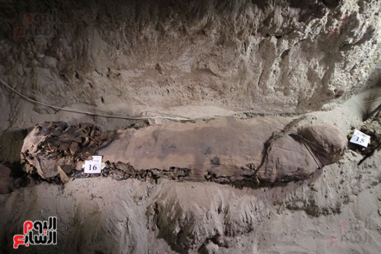 اكتشاف أول مقبرة فى تاريخ مصر الوسطى تضم 18 مومياء بالمنيا (19)