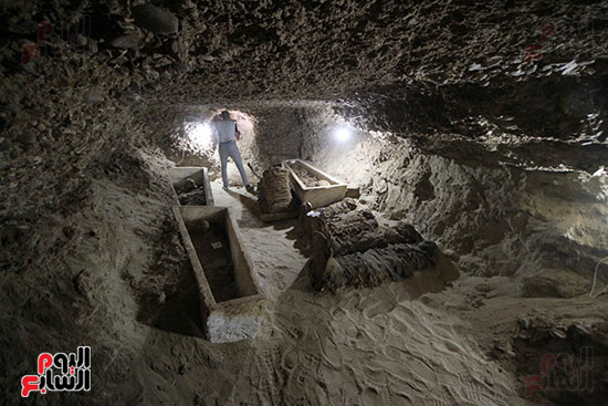اكتشاف أول مقبرة فى تاريخ مصر الوسطى تضم 18 مومياء بالمنيا (14)