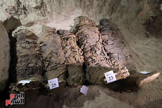 اكتشاف أول مقبرة فى تاريخ مصر الوسطى تضم 18 مومياء بالمنيا (13)