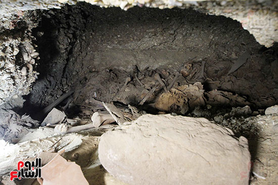 اكتشاف أول مقبرة فى تاريخ مصر الوسطى تضم 18 مومياء بالمنيا (30)
