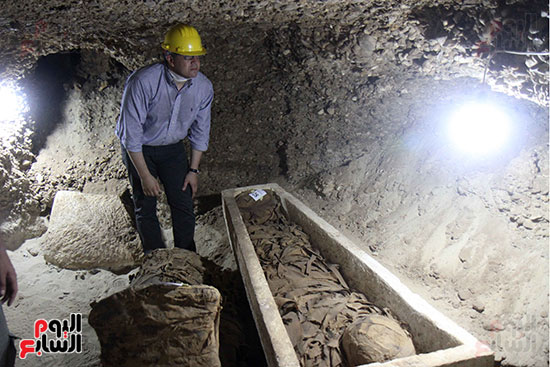اكتشاف أول مقبرة فى تاريخ مصر الوسطى تضم 18 مومياء بالمنيا (1)