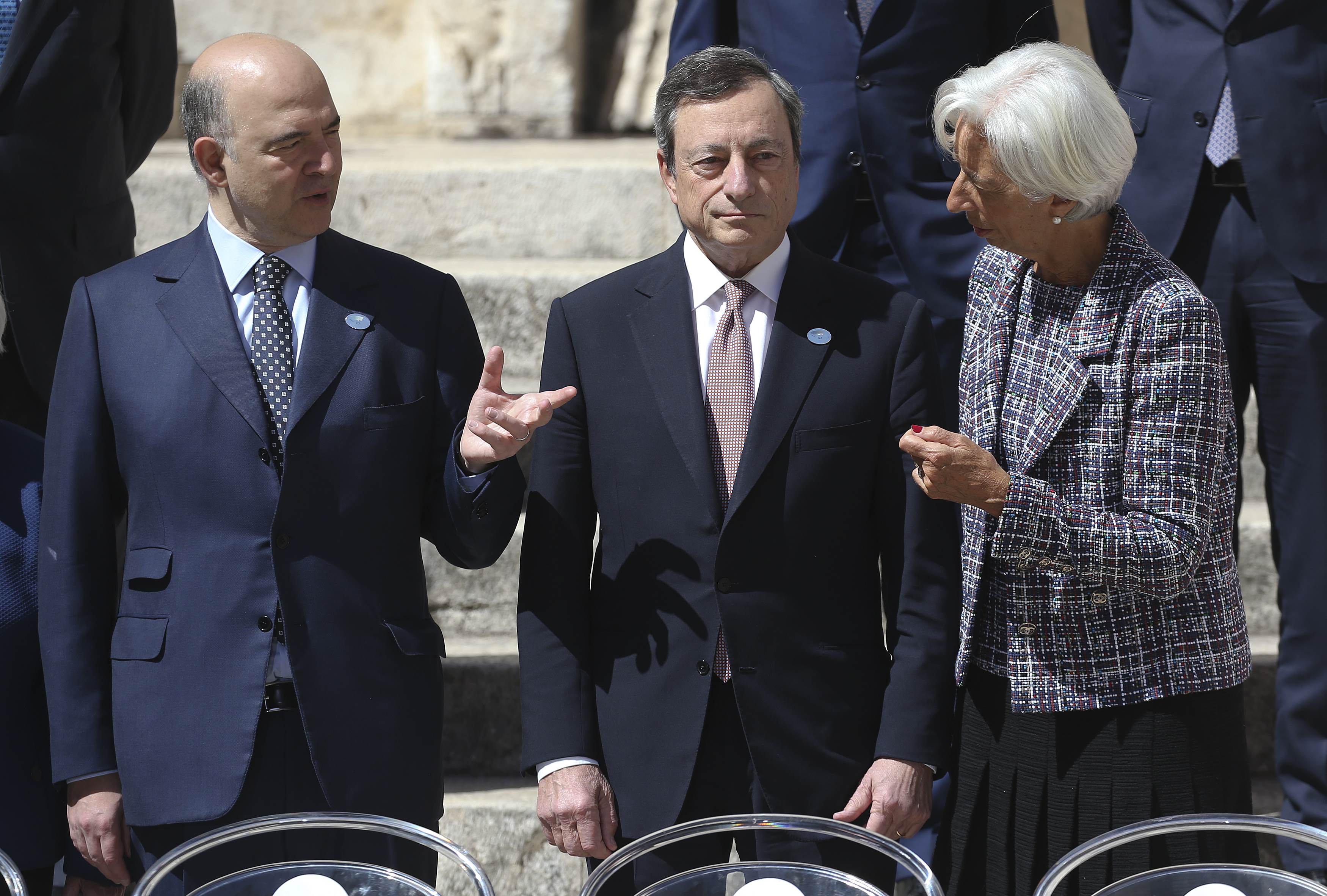 مدير صندوق النقد ورئيس البنك المركزى الأوروبى والمفوض الأوروبى للشئون الاقتصادية
