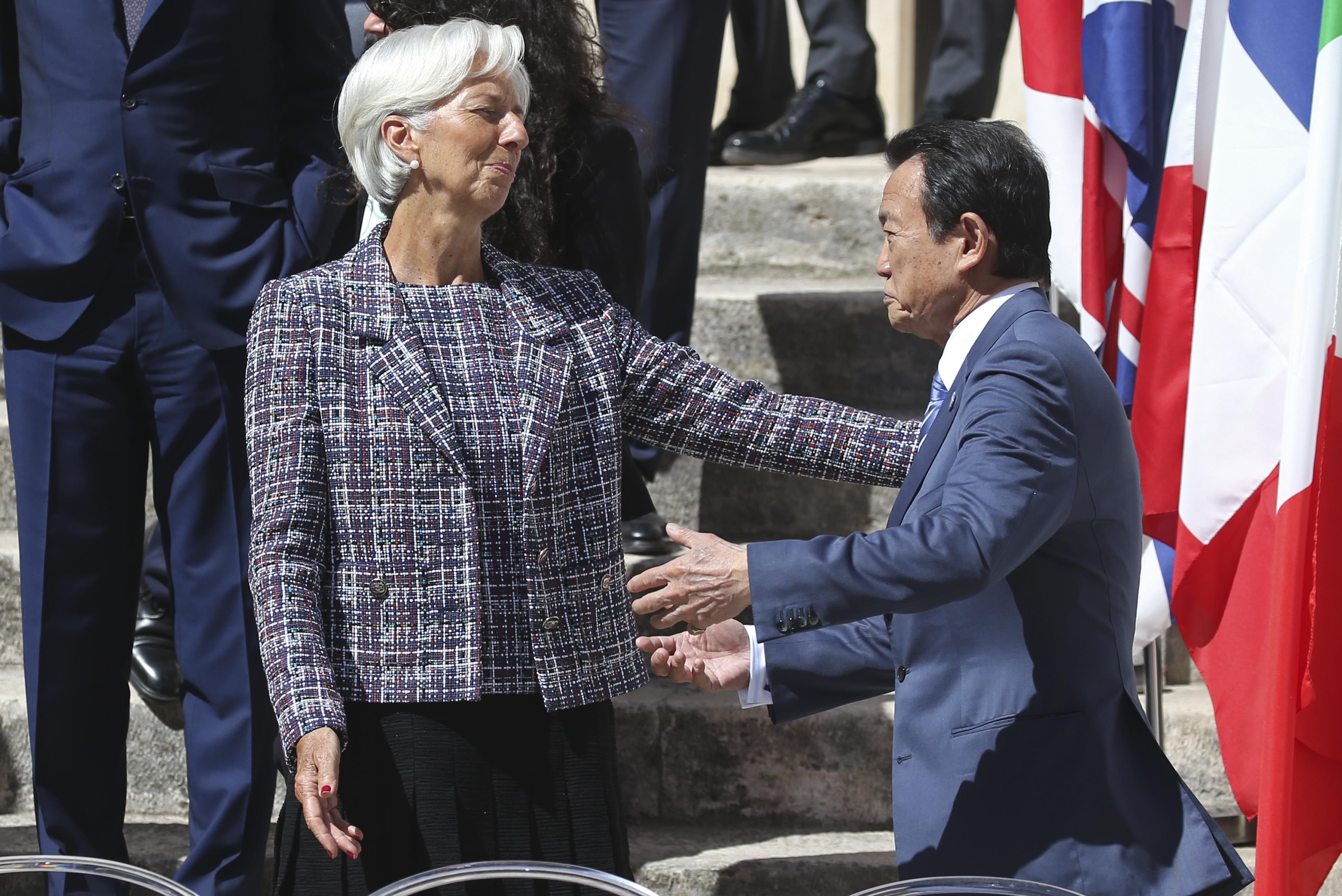 مدير صندوق النقد الدولى ترحب بوزير المالية اليابانى