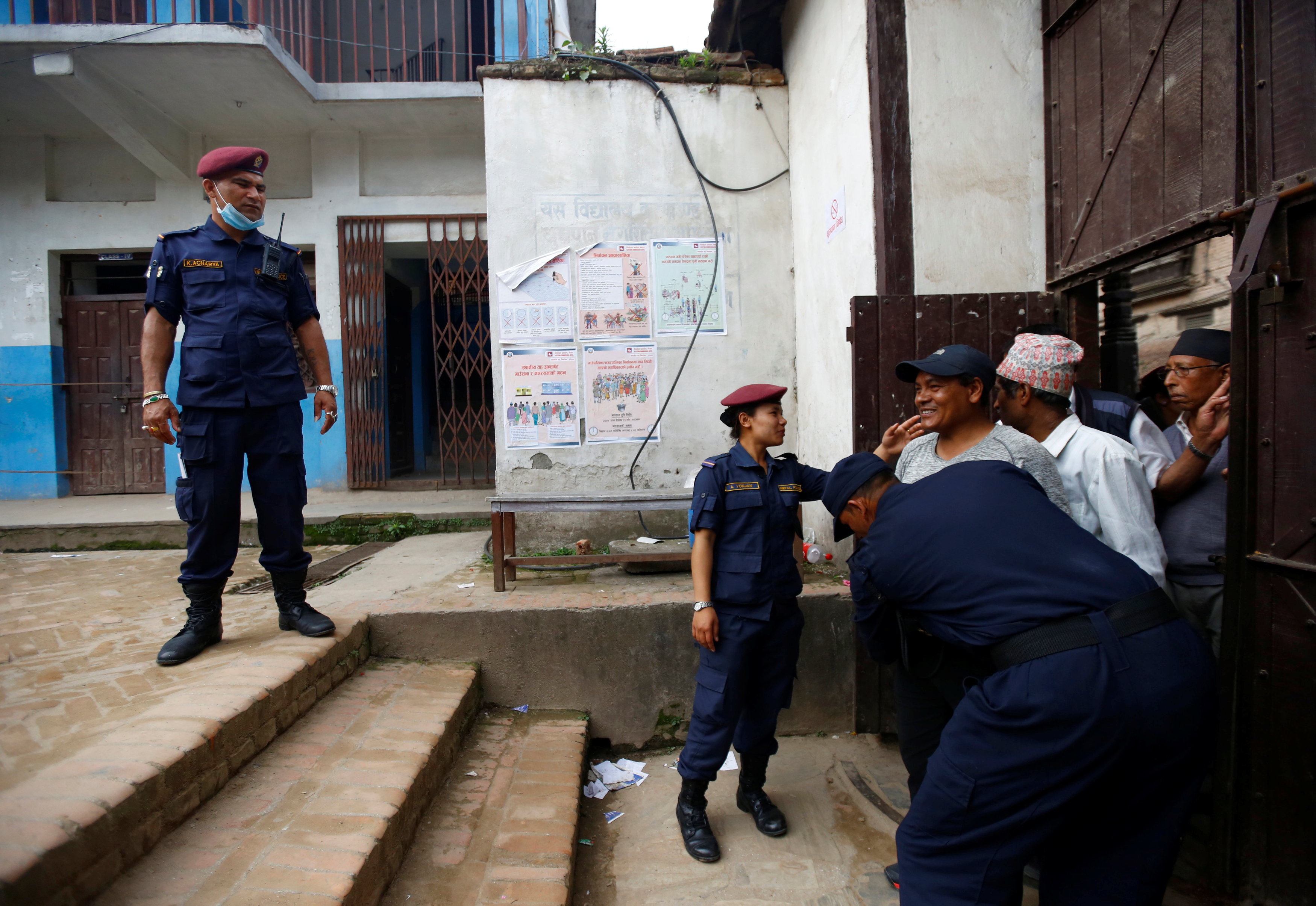 الشرطة تؤمن العملية الانتخابية فى نيبال