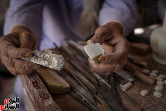 صخور مستخدمة فى تقليد التماثيل الفرعونية