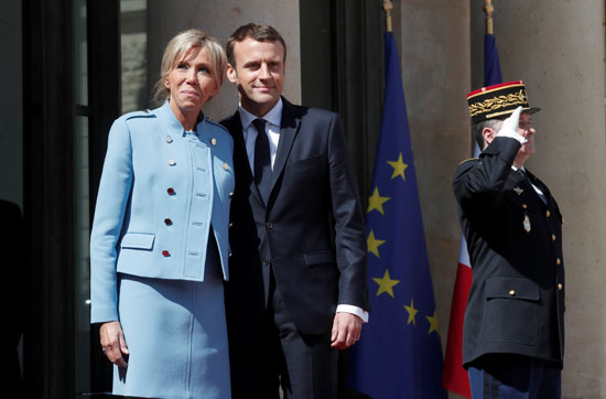 الرئيس الفرنسى المنتخب مع زوجته