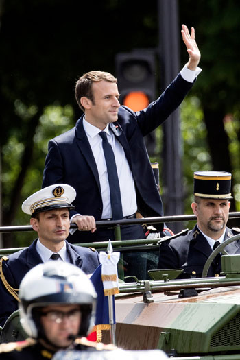 جولة الرئيس الفرنسى الجديد بسيارته