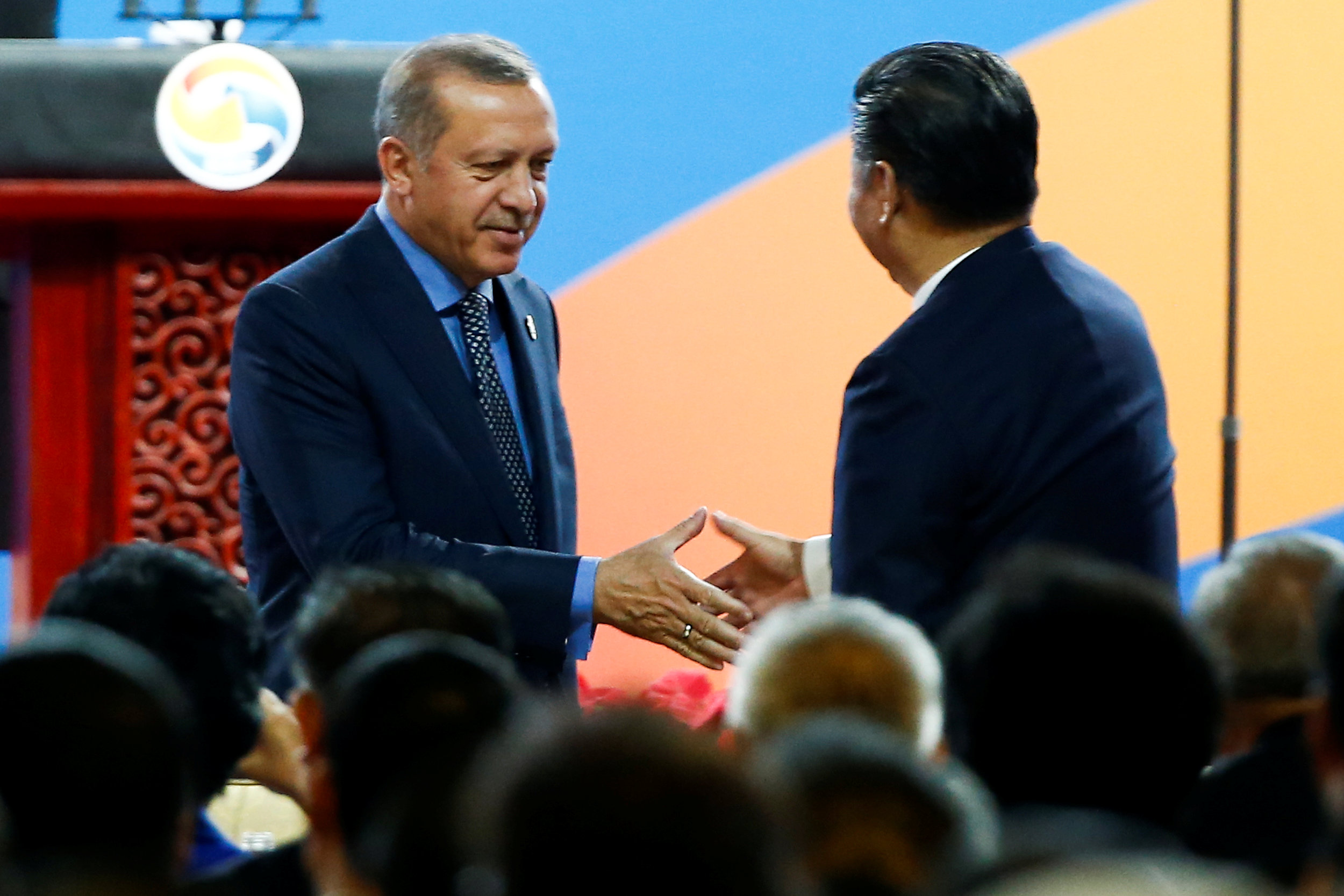 الرئيس الصينى يصافح نظيره التركى