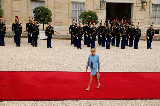 وصول-زوجة-الرئيس-الفرنسى-المنتخب-لقصر-الإليزيه