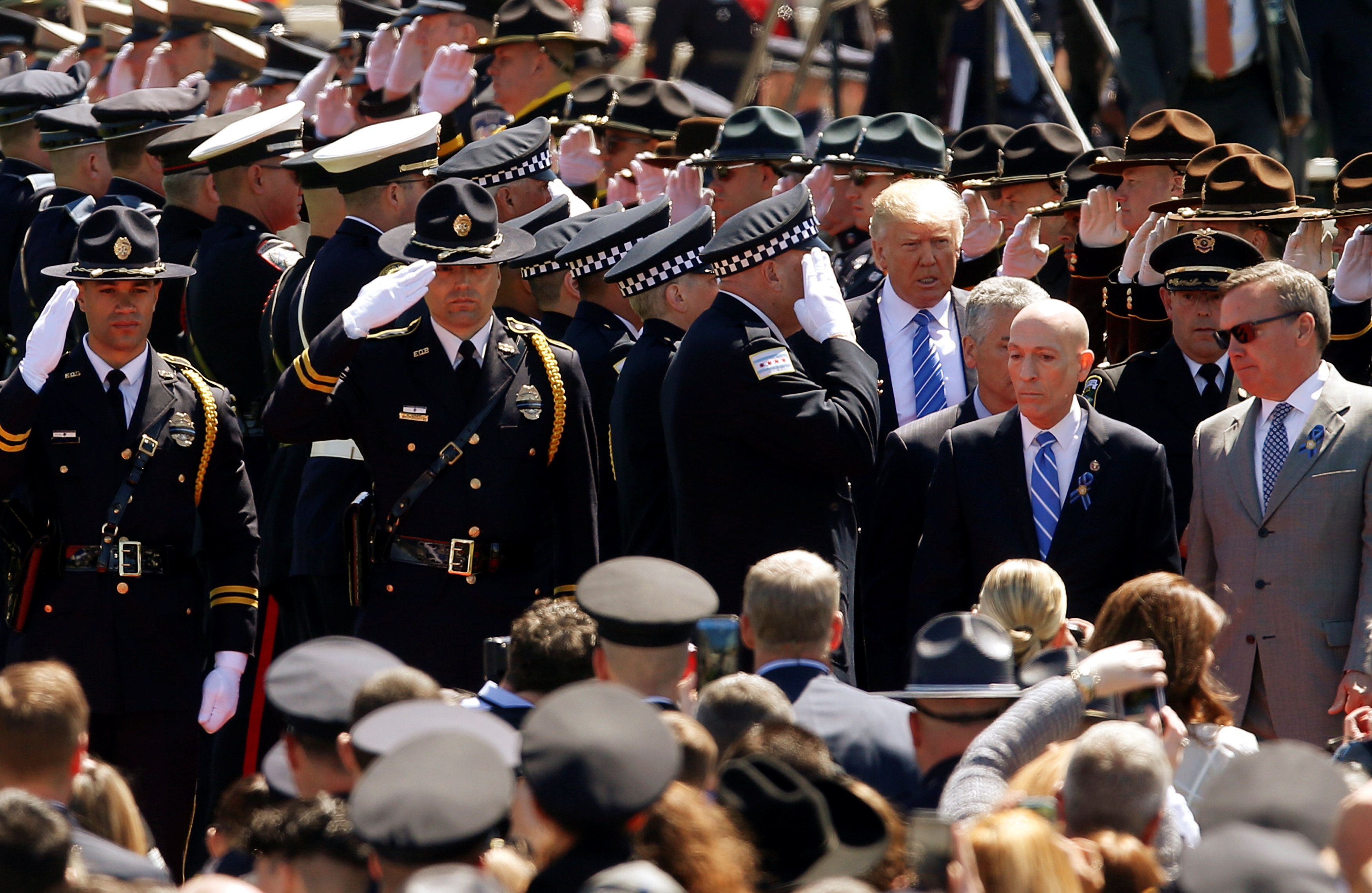 لحظة وصول ترامب الخدمة التذكارية للضباط الوطنيين للسلام