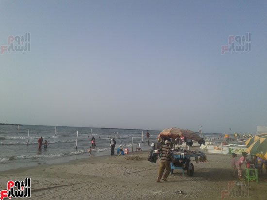 المصطافين على الشاطئ