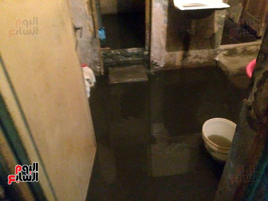 المياه تغمر أحد منازل قرية إبشان بيلا كفر الشيخ