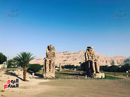  تمثالي ممنون يستقبلان السائحين يومياً غرب الاقصر