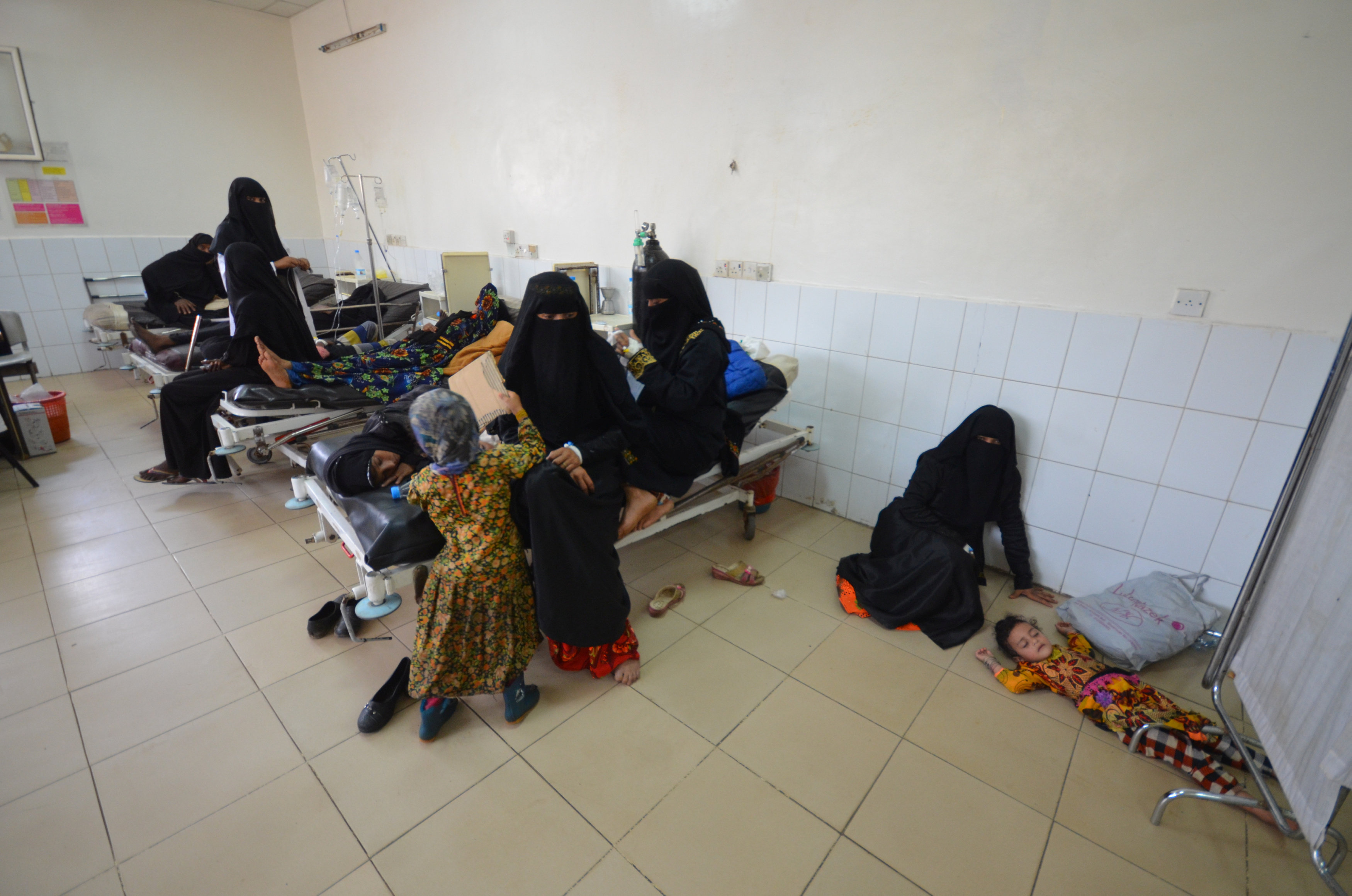 احتجاز مصابو الكوليرا فى اليمن بالمستشفيات للعلاج