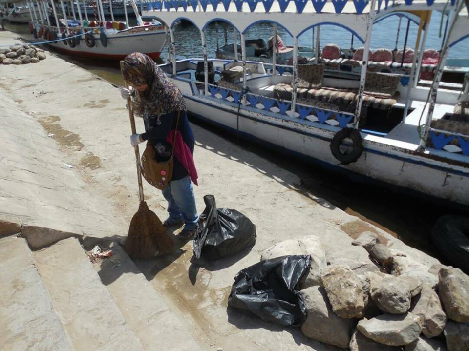  جانب من حملات تنظيف نهر النيل بمحافظة الاقصر
