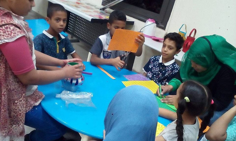 الأطفال يصنعون فوانيسهم الخاصة في ورش بالكرنك