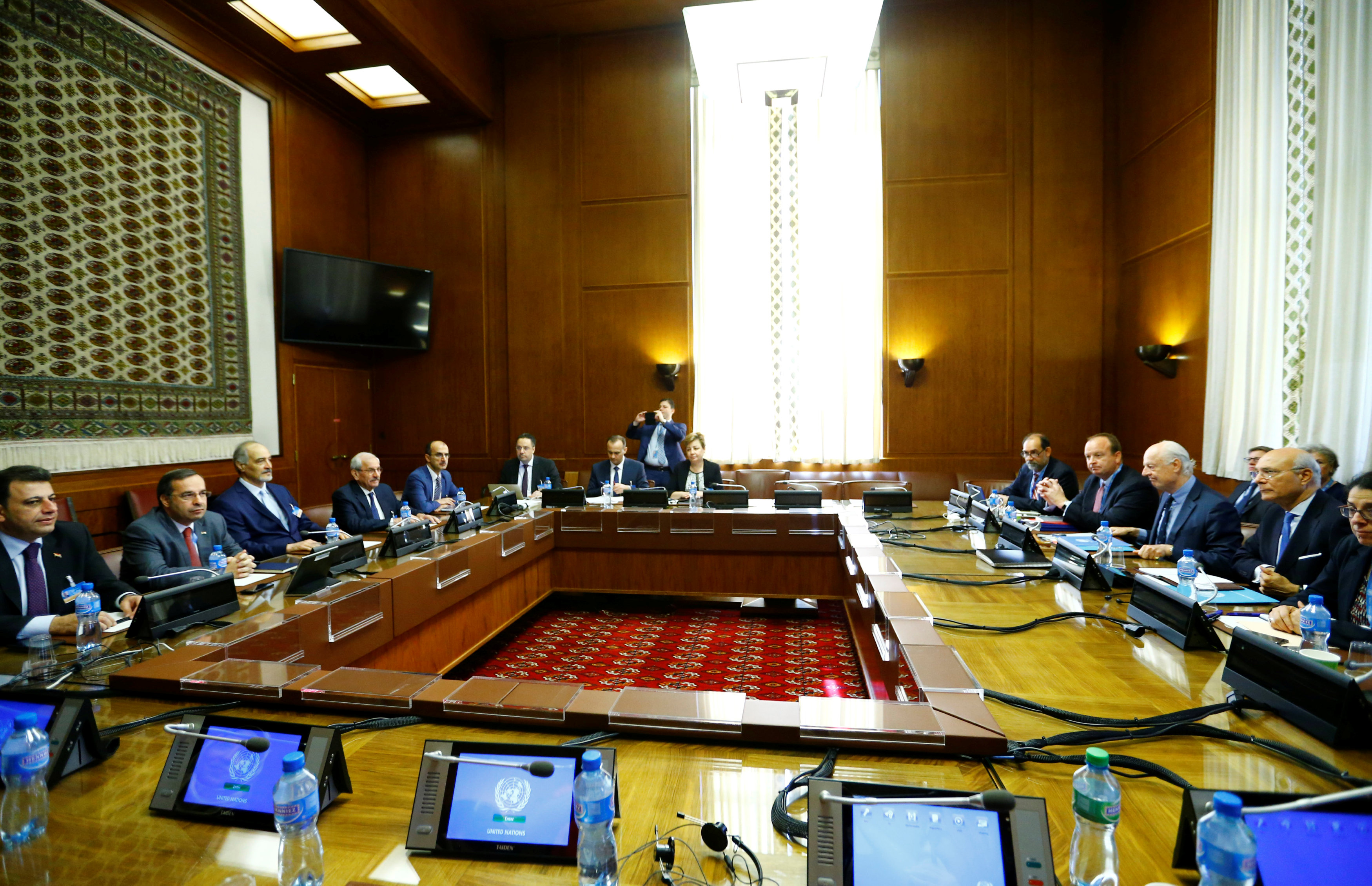 جلسة مفاوضات 6 لبحث حل الأزمة السورية