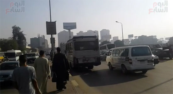 النشرة المرورية.. زحام بالطريق الدائرى والمحور وطريق إسكندرية الزراعى (1)