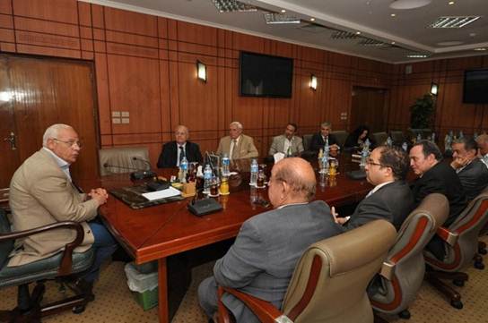 محافظ بورسعيد يعرض فرص الاستثمار على وفد جمعية رجال الأعمال