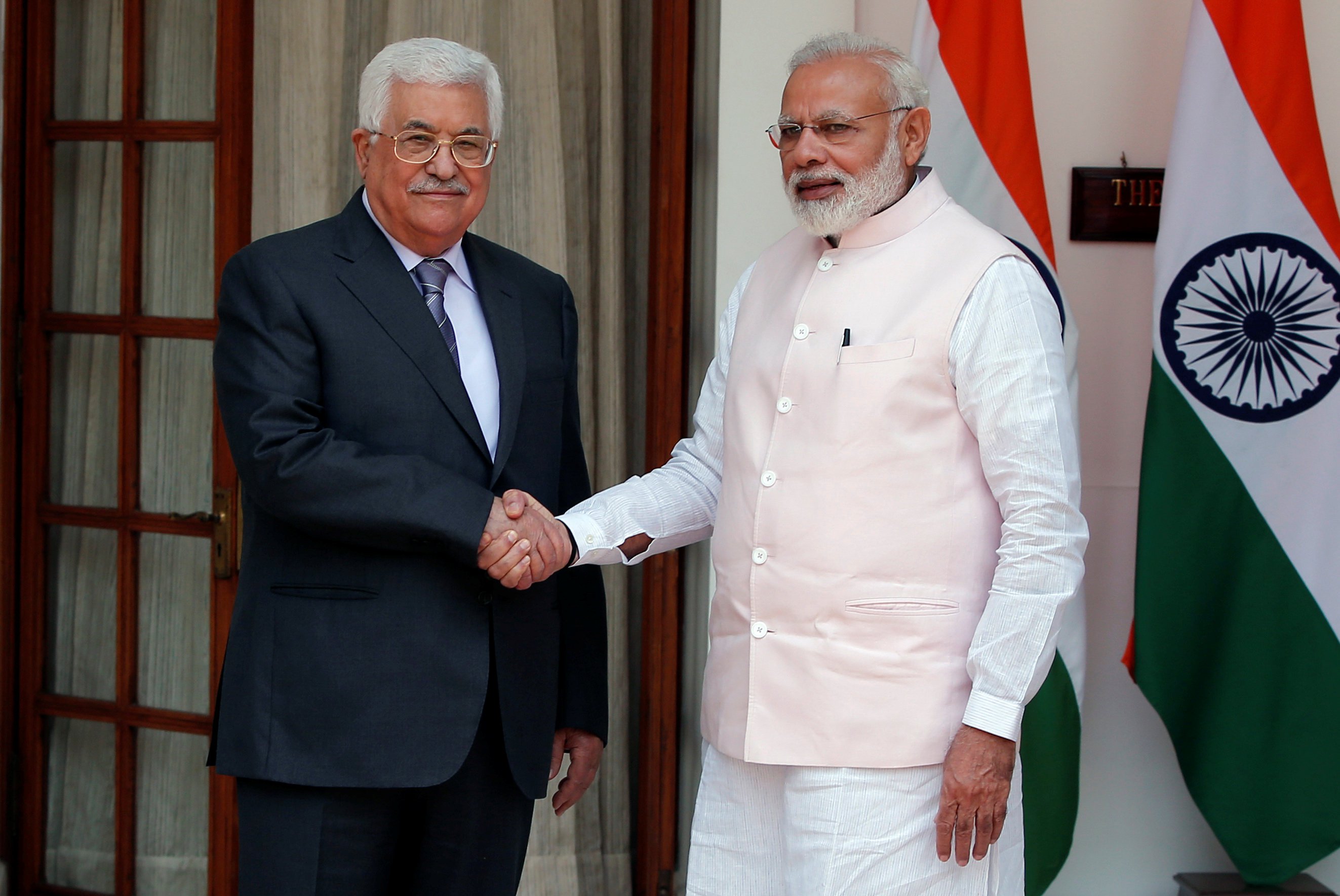 الرئيس الفلسطينى يلتقى نظيره الهندى فى زيارة رسمية لـنيودلهى