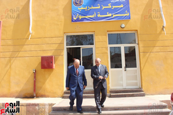 مدير أمن أسوان واللواء جمال سلطان يتفقدان مركز التدريب الشرطة