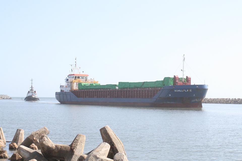 السفينة بالقرب من ميناء البرلس
