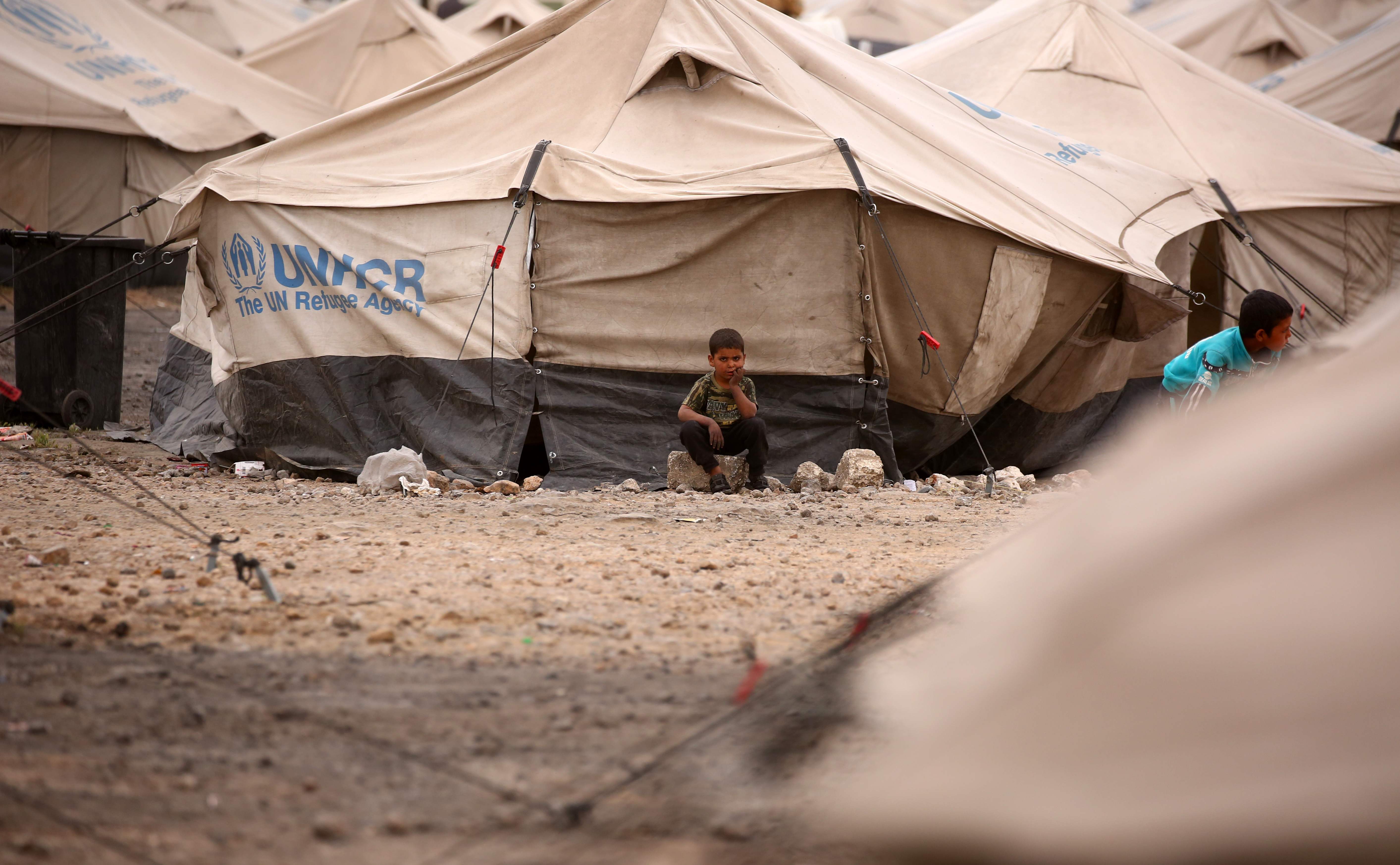 مخيمات السوريين في عين عيسى