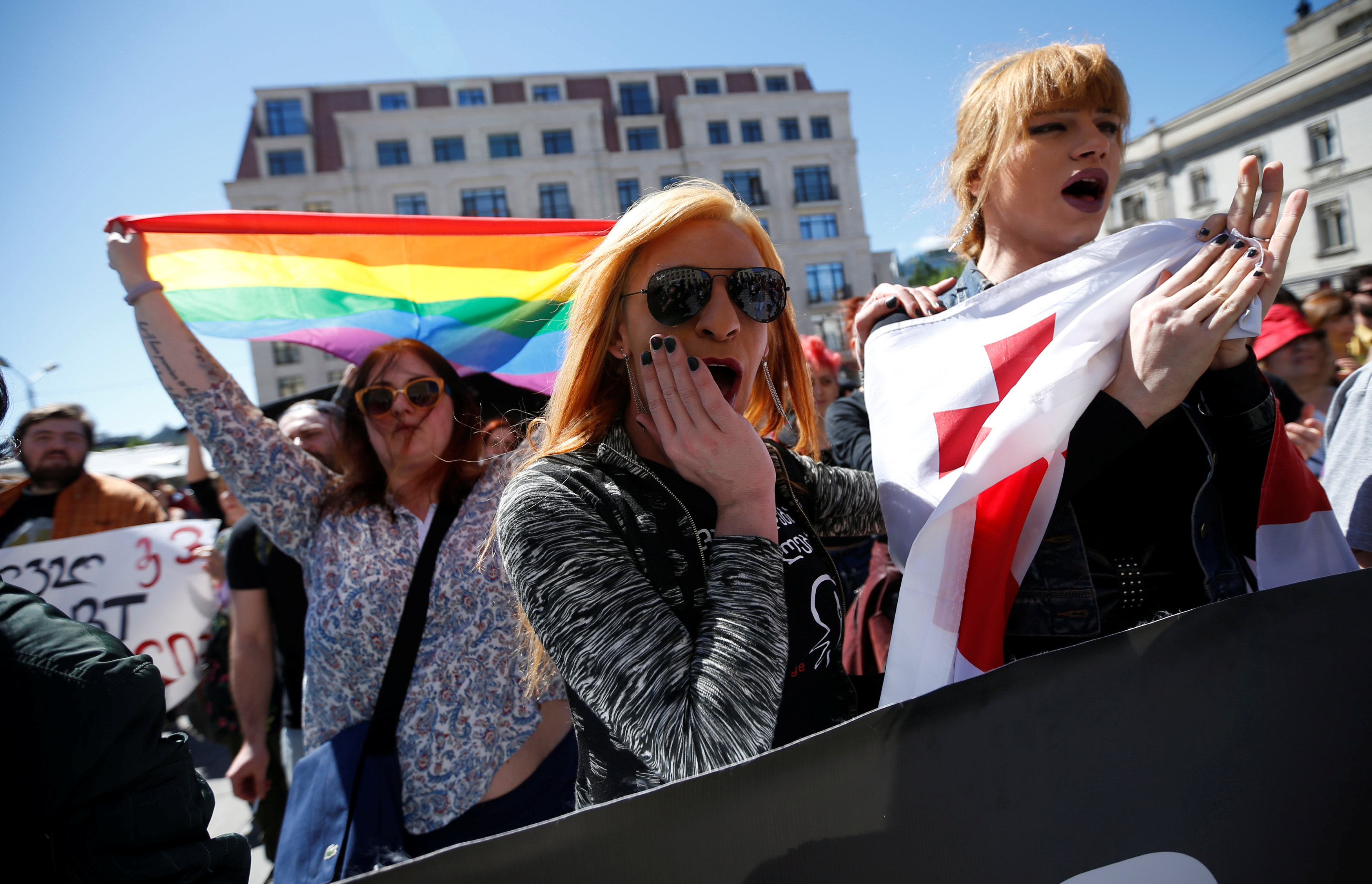 المثليات خلال المظاهرة