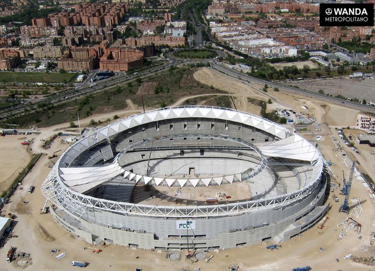 مشهد من الأعلى لملعب أتلتيكو مدريد الجديد
