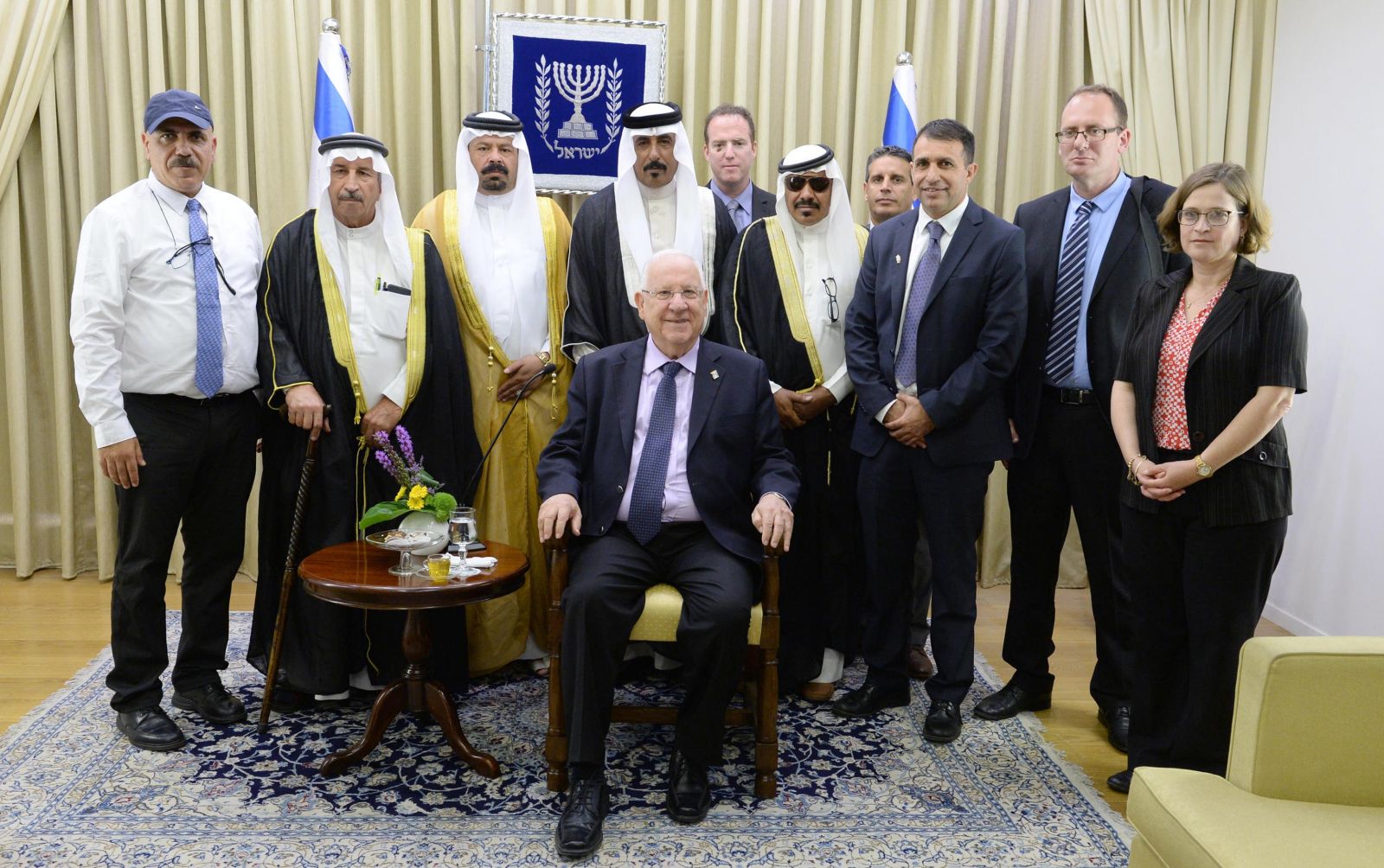 شيوخ عشائر الأردن مع الرئيس الإسرائيلى