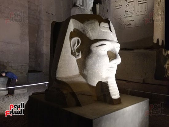 وزير الآثار يعطى شارة البدء للعمل فى تمثال جديد للملك رمسيس الثانى بمعبد الأقصر