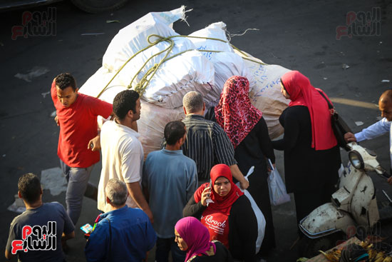 الباعة الجائلون ينتشرون بالعتبة وشارع الجيش بباب الشعرية (2)