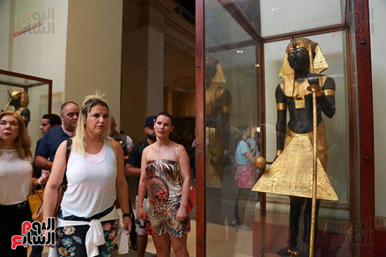 أسرة كريستيانو رونالدو فى المتحف المصرى (6)