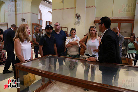 أسرة كريستيانو رونالدو فى المتحف المصرى (5)