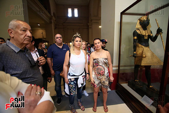 أسرة كريستيانو رونالدو فى المتحف المصرى (39)