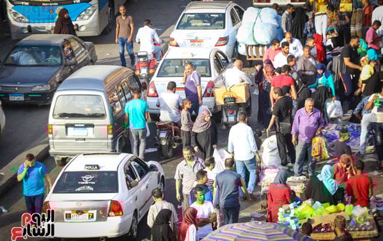 الباعة الجائلون ينتشرون بالعتبة وشارع الجيش بباب الشعرية (11)