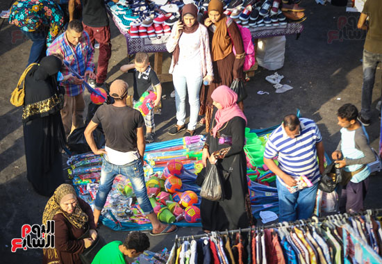 الباعة الجائلون ينتشرون بالعتبة وشارع الجيش بباب الشعرية (16)