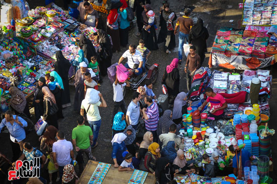الباعة الجائلون ينتشرون بالعتبة وشارع الجيش بباب الشعرية (3)