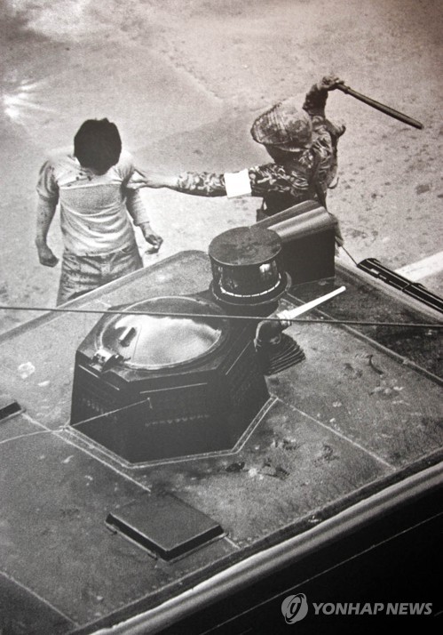 مشهد من حركة كوانغجو الديمقراطية عام 1980 (ارشيف وكالة يونهاب)