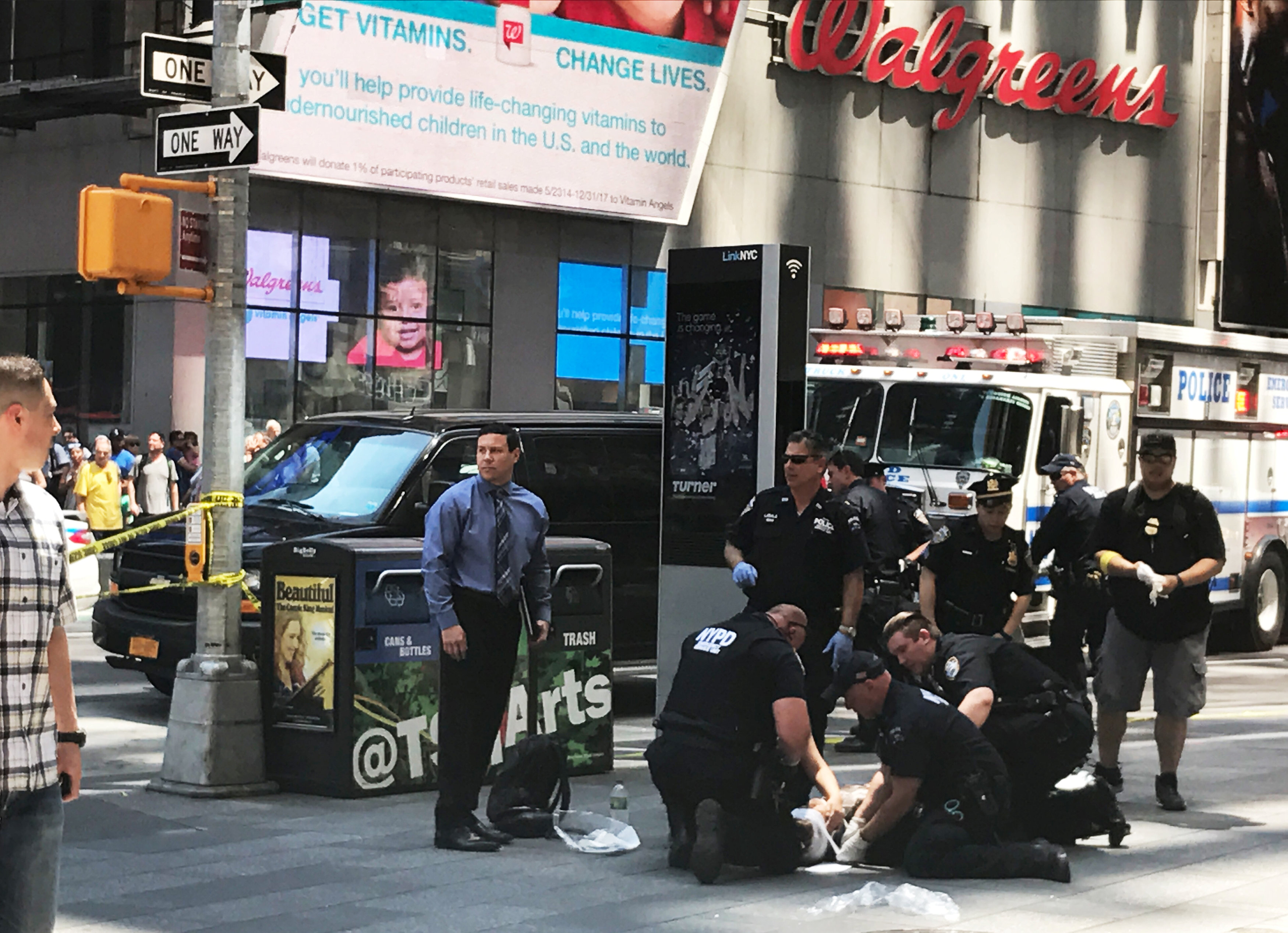 الشرطة الأمريكية فى موقع حادث دهس نيويورك