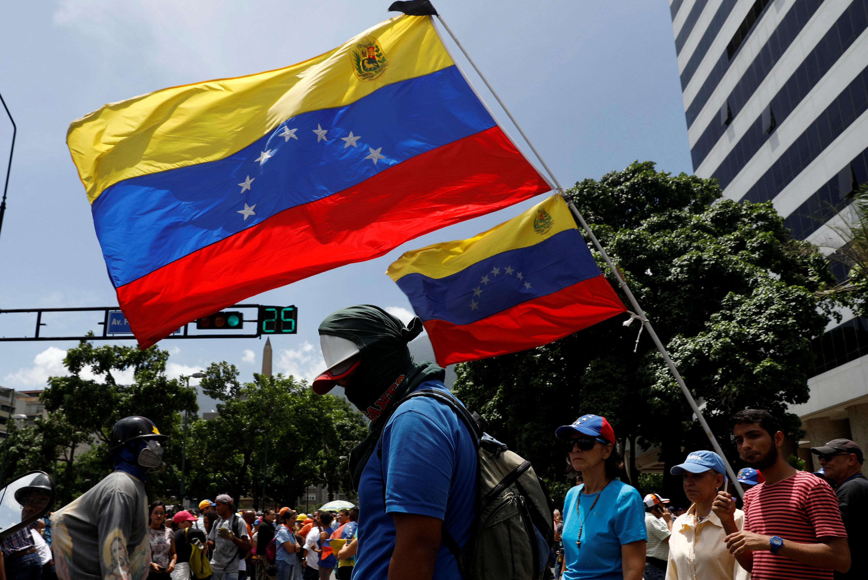 مظاهرات للمطالبة بإقالة رئيس فنزويلا