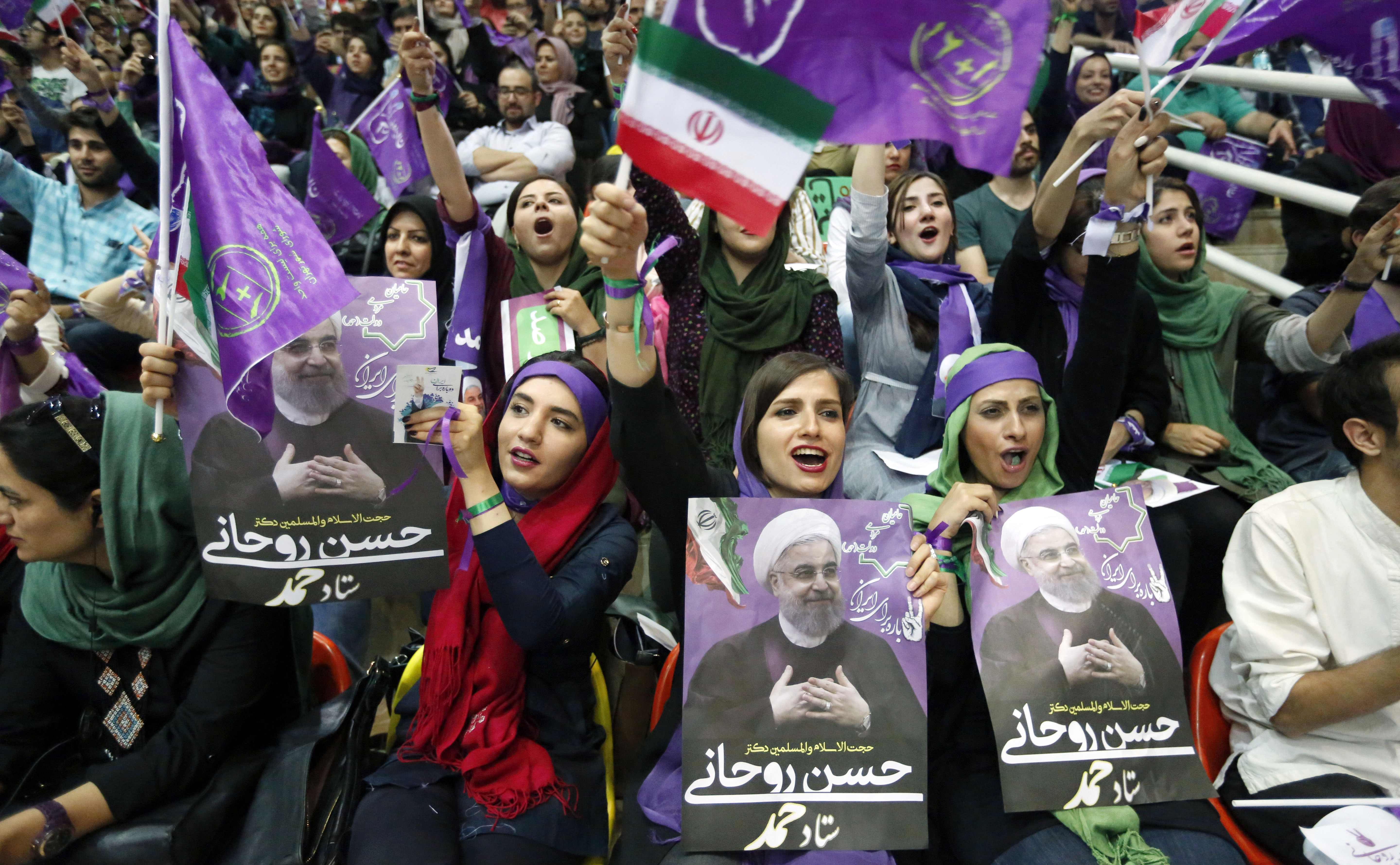 يراهن روحانى على كتلة النساء فى انتخابات الرئاسة