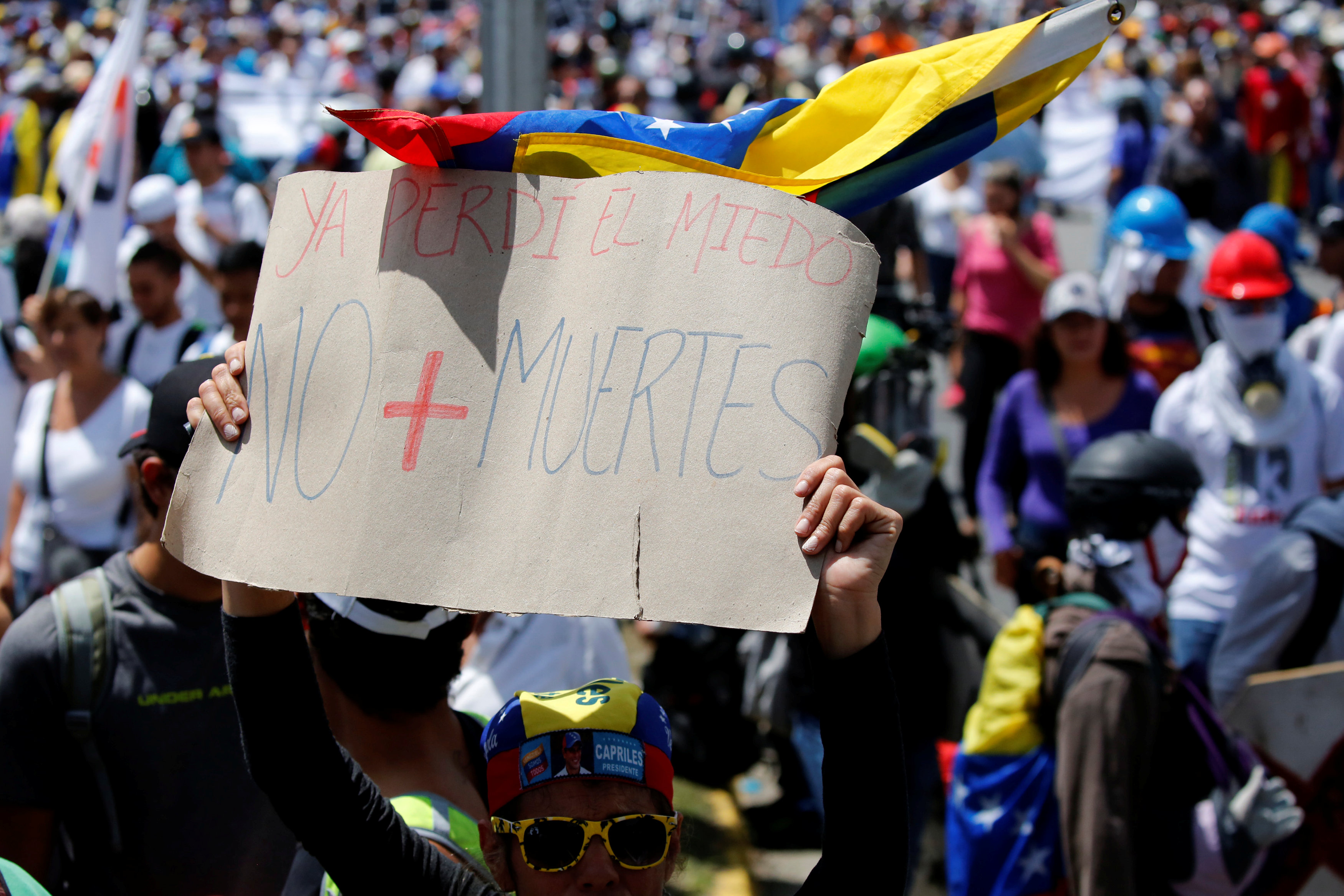 مظاهرات حاشدة للمطالبة بإقالة رئيس فنزويلا